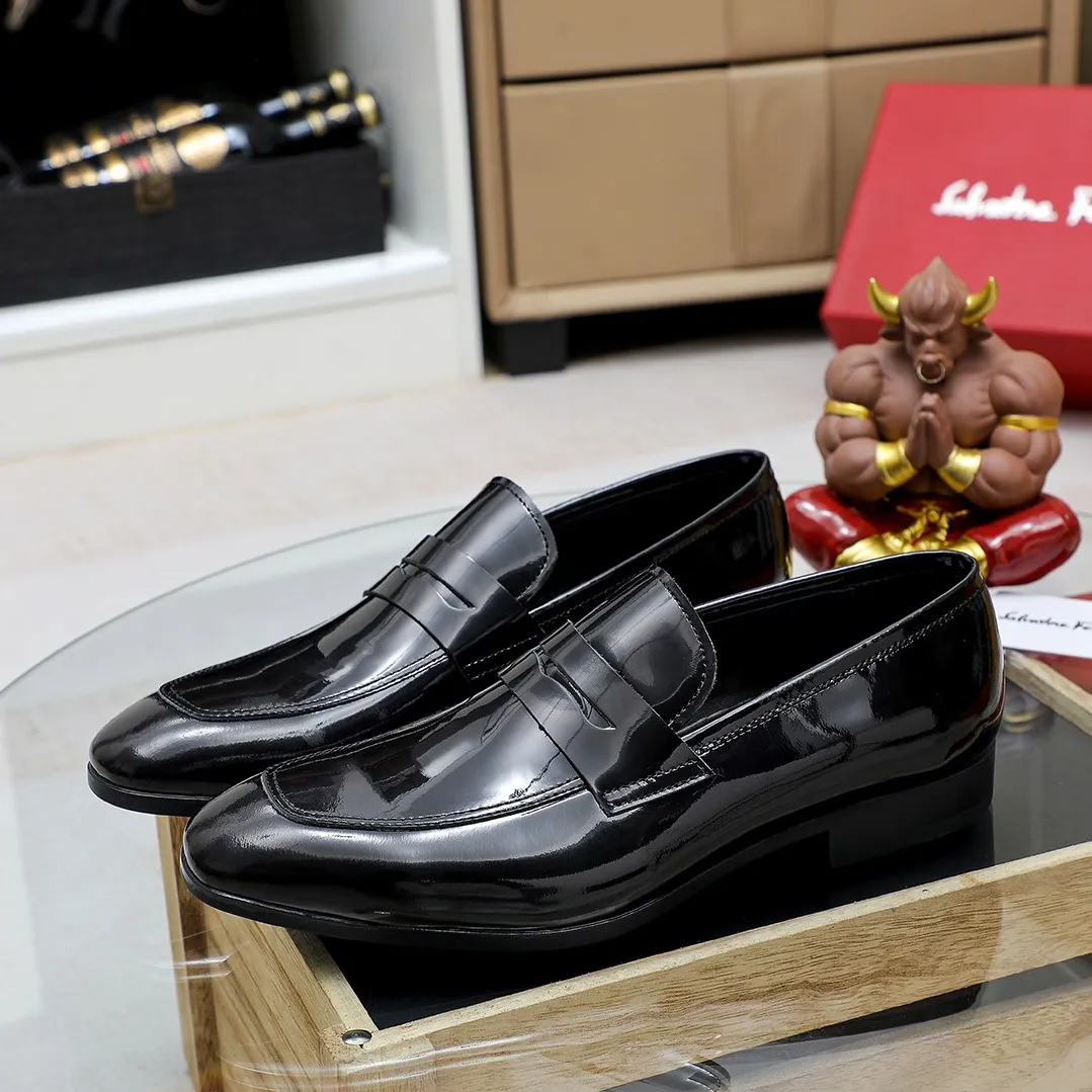 Men's shoes 💰460 🔥Ferragamo's new men's casual slip-on shoes🇨🇳Official website original 1:1 mold, original quality💯Fine workmanship, high-end luxury☘The upper is made of imported Italian first-layer cowhide🌴Luxurious water dyeing🐂Leather lining🍓Rubber wear-resistant and non-slip outsole, breathable and comfortable to wear🍍The first choice for high-grade men, 5 colors available! Code number 38-44 (45.46. Customized)